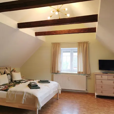 Apartment Gräfe - 3-seiten Hof Mit Großem Garten, Pool&sauna