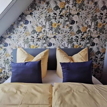 Apartment Gräfe - 3-seiten Hof Mit Großem Garten, Pool&sauna