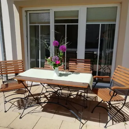 Apartment Gräfe - 3-seiten Hof Mit Großem Garten, Pool&sauna