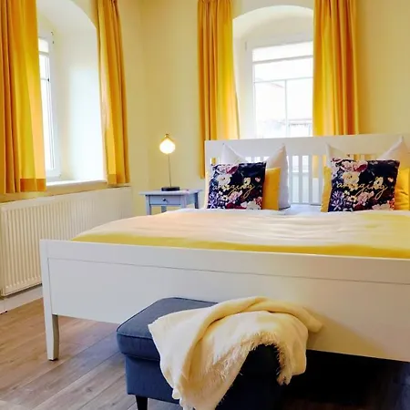 Apartament Graefe - 3-seiten Hof Mit Grossem Garten, Pool & Sauna Meißen