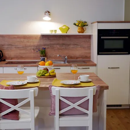 Apartament Graefe - 3-seiten Hof Mit Grossem Garten, Pool & Sauna