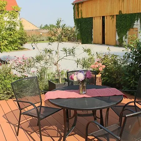 Gräfe - 3-seiten Hof Mit Großem Garten, Pool&sauna Apartment Meißen