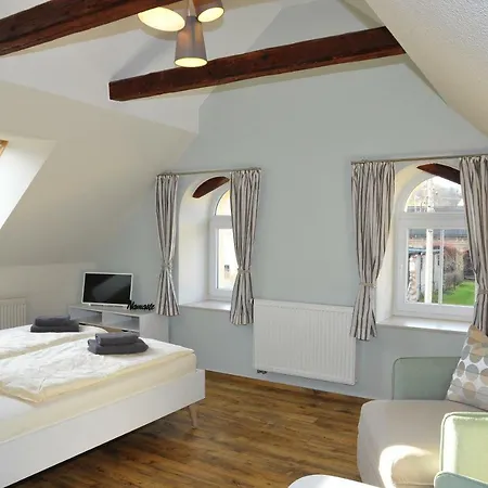 Graefe - 3-seiten Hof Mit Grossem Garten, Pool & Sauna Apartament