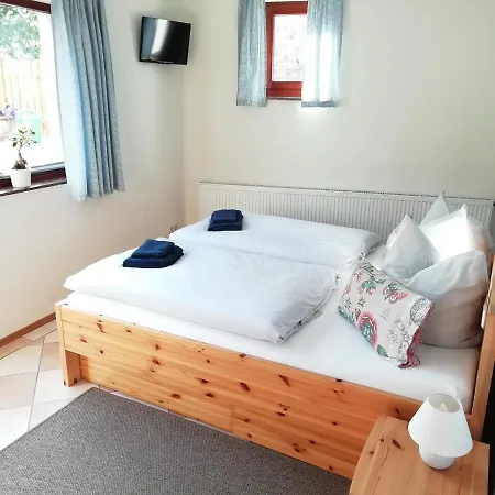 Apartament Graefe - 3-seiten Hof Mit Grossem Garten, Pool & Sauna Meißen