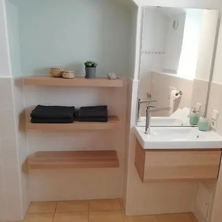 Gräfe - 3-seiten Hof Mit Großem Garten, Pool&sauna Apartment *