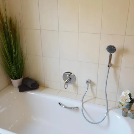 Graefe - 3-seiten Hof Mit Grossem Garten, Pool & Sauna *