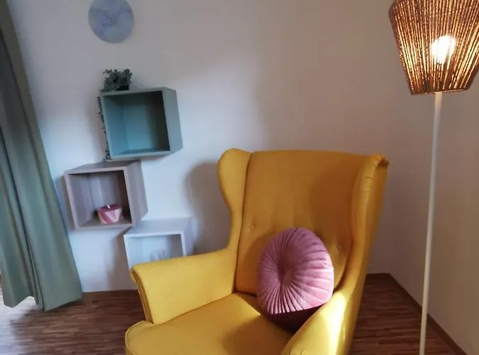 Graefe - 3-seiten Hof Mit Grossem Garten, Pool & Sauna Appartement Meißen