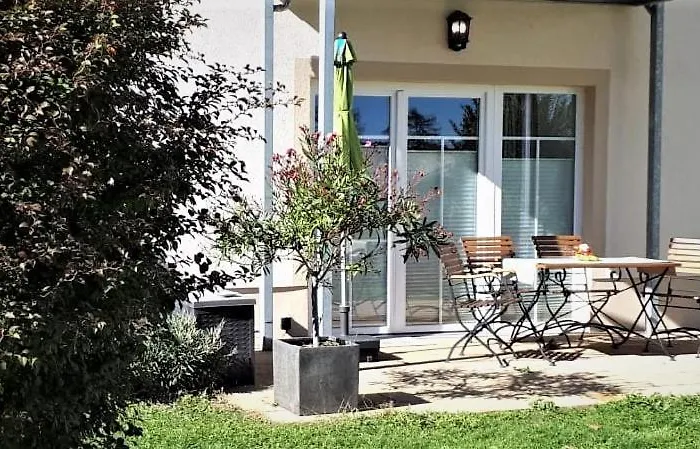 Graefe - 3-seiten Hof Mit Grossem Garten, Pool & Sauna Appartement