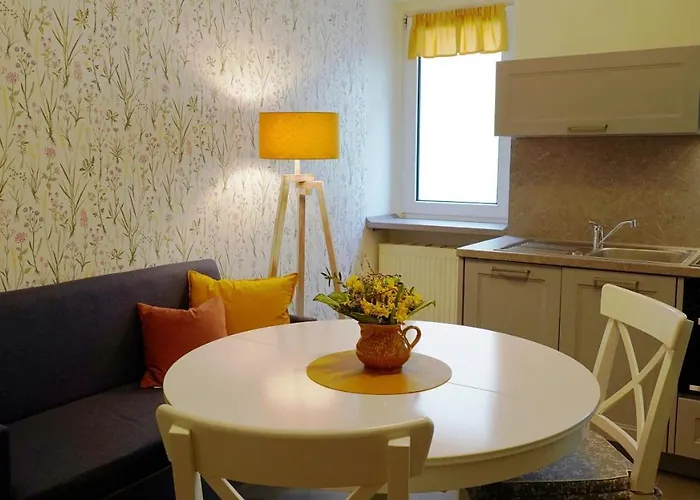 Graefe - 3-seiten Hof Mit Grossem Garten, Pool & Sauna