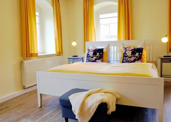 Appartement Graefe - 3-seiten Hof Mit Grossem Garten, Pool & Sauna Meißen