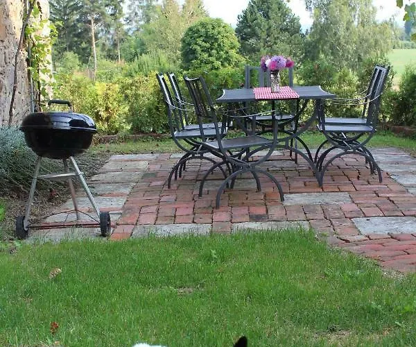 Graefe - 3-seiten Hof Mit Grossem Garten, Pool & Sauna Appartement Meißen