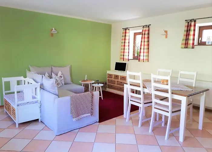 Graefe - 3-seiten Hof Mit Grossem Garten, Pool & Sauna Appartement Meißen