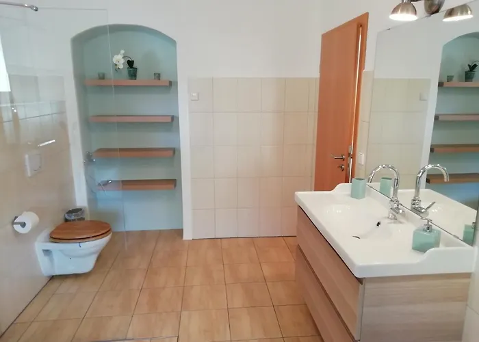 Graefe - 3-seiten Hof Mit Grossem Garten, Pool & Sauna Meißen